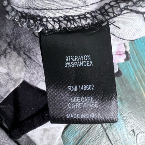 Torrid Stretch Challis Lace-Up Back Top Size 1x - Picture 9 of 10